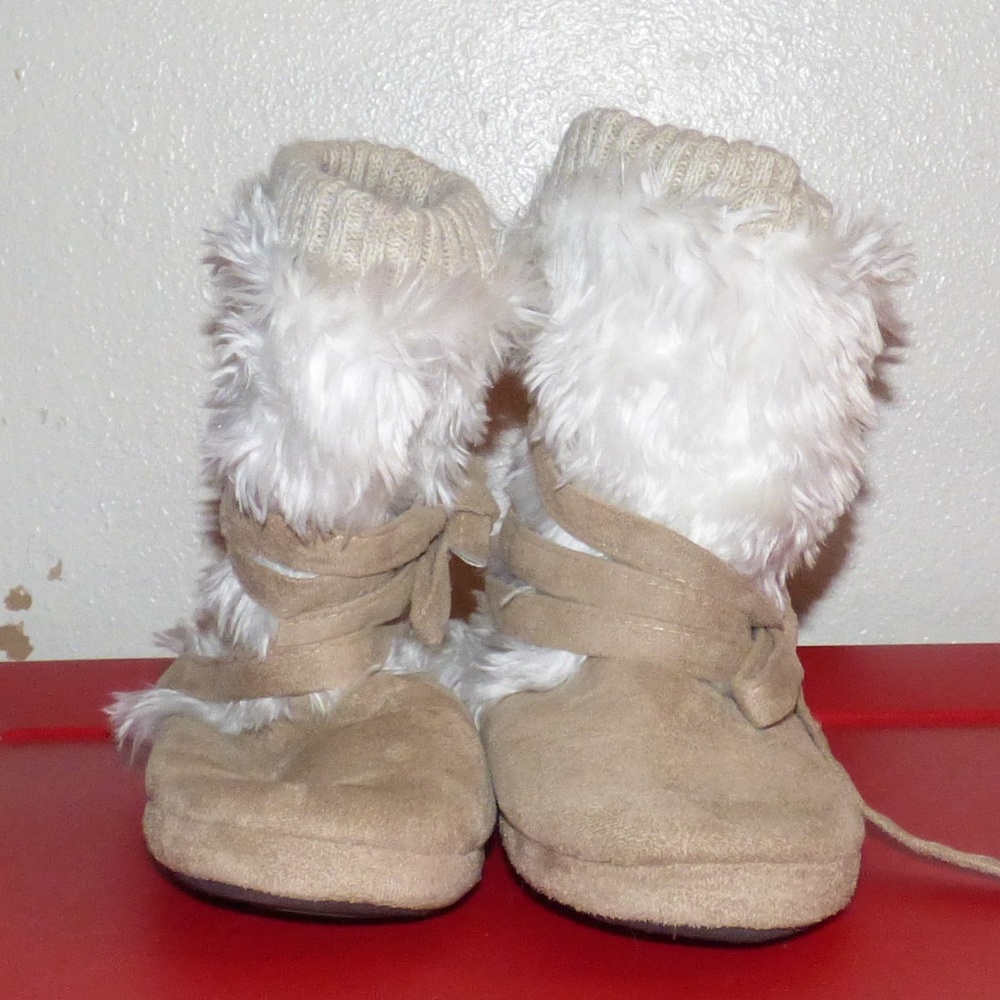 Women's Muk Luks Winter/Fashion Boots size S(5/6)